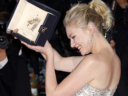 Cannes 2011 - Kirsten Dunstov s cenou za film Melancholia