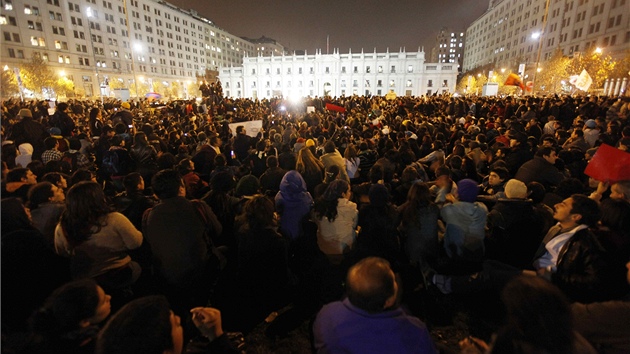 Demonstrace proti stavb vodního díla v chilské metropoli Santiagu (20. kvtna 2011)