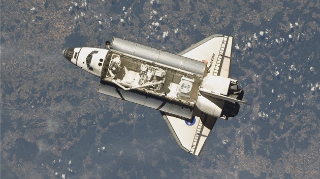 Raketoplán Endeavour na své poslední misi (18. kvtna 2011)