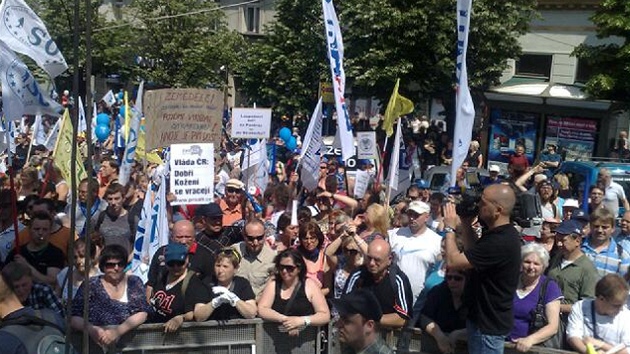 Na demonstraci proti reformám se selo nkolik desítek tisíc lidí. 