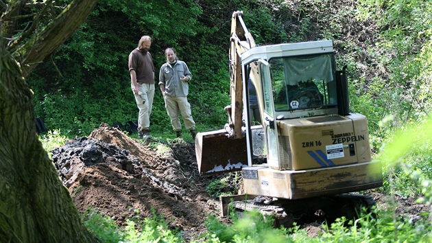 Do Dobronína se vrátili archeologové, hledají dalí poválený hrob.