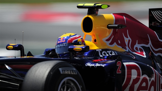 NEJRYCHLEJÍ. Mark Webber z Red Bullu si jede pro první místo v kvalifikaci Velké ceny panlska.
