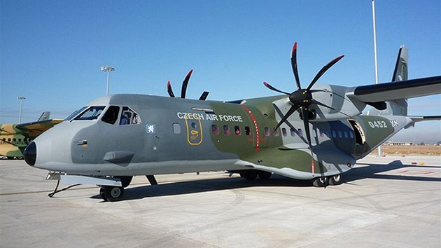 Ministerstvo obrany nakupovalo pro armádu například letouny CASA C-295M Ministerstvo obrany nakupovalo pro armádu například letouny CASA C-295M