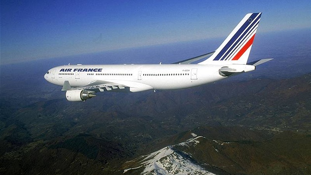 Airbus 330-200 v barvách Air France na archivním snímku pi peletu Alp