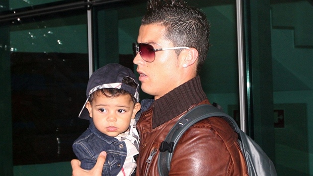 Cristiano Ronaldo se svým prvorozeným synem