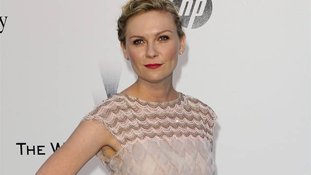 Móda na festivalu v Cannes: hereka Kirsten Dunstová si na galaveer AMFAR oblékla také kousek z kolekce Chanel Couture