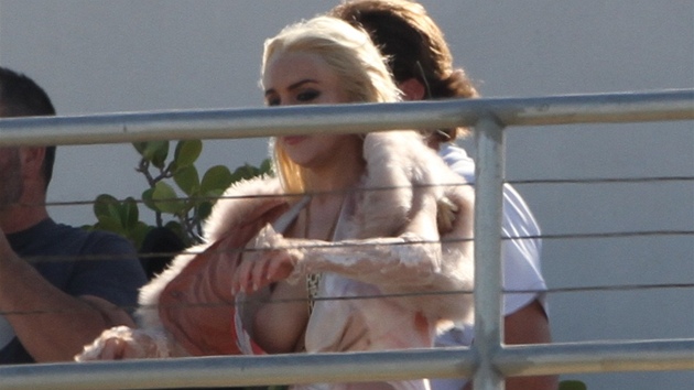 Lindsay Lohanová pi focení na Miami Beach