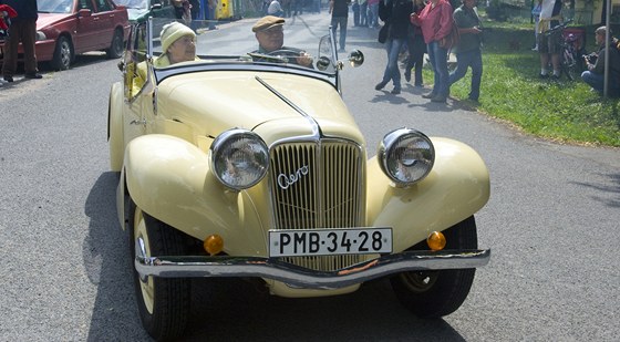 Vladimír Zíka, majitel zrestaurovaného veterána Aero z roku 1937 