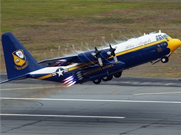 Fat Albert skupiny Blue Angels vzlt pomoc raket JATO.