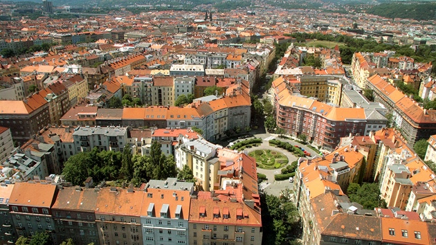 Výhled z televizního vysílače na pražském Žižkově - Škroupovo náměstí Výhled z televizního vysílače na pražském Žižkově - Škroupovo náměstí