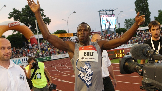 Usain Bolt po dobhu závodu na 100 metr.