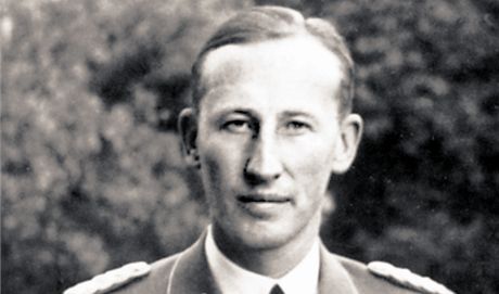Reinhard Heydrich si v románu Praha osudová hrdinu Bernieho Günthera oblíbí. Ilustraní foto