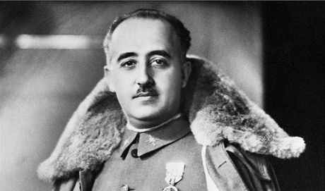 panlský diktátor Francisco Franco na oficiálním snímku z roku 1948