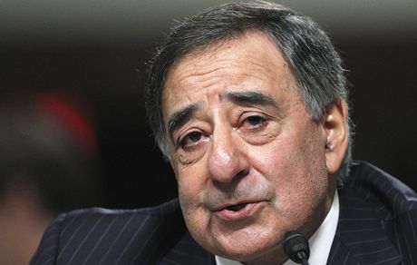 Zejm budoucí ministr obrany USA Leon Panetta pi slyení v americkém Senátu (9. ervna 2011)