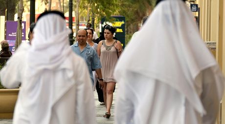 Ve Spojených arabských emirátech je sexuální styk mezi nesezdanými lidmi trestný. Ilustraní snímek
