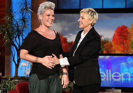 Zpvaka Pink potvrdila thotenství poprvé práv v The Ellen DeGeneres Show. 