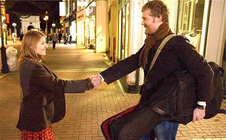 Markéta Irglová a Glen Hansard v pvodním filmovém muzikálu.