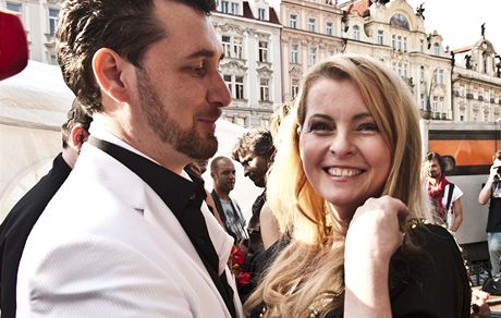 Iveta Bartoov a Domenico Martucci na Staromstskm nmst v Praze