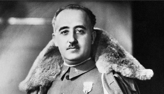 panlský diktátor Francisco Franco na oficiálním snímku z roku 1948