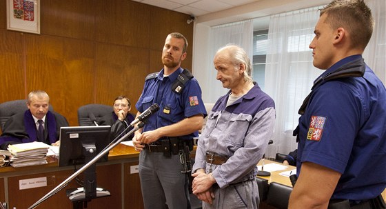 Jií Kutner stanul u Krajského soudu v Ústí nad Labem s obvinním ze sedmnáct let staré vrady.