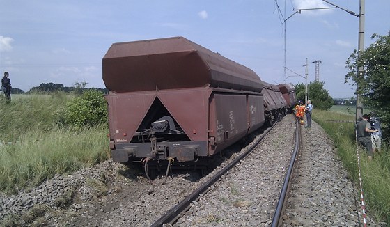 patný stav kolejí na trati mezi Brnem a Perovem zavinil v ervnu vykolejení nákladního vlaku.