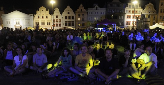 Plzeský festival Na ulici nabízí kadý rok o prázdninách tisícm lidí v centru msta kulturu pod irým nebem 