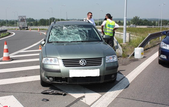 S tímto vozem srazil devtaedesátiletý idi policistu