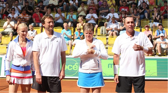 Exhibice v Prostjov se zúastnili zleva: Jana Novotná, Miloslav Meí, Hana Mandlíková a Ivan Lendl.