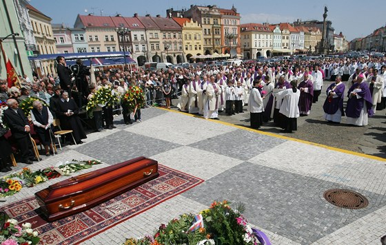 Poheb arcibiskupa Karla Otenáka v Hradci Králové (3., ervna 2011) 