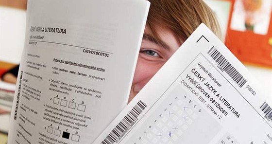 Studenti píí poslední test státních maturit