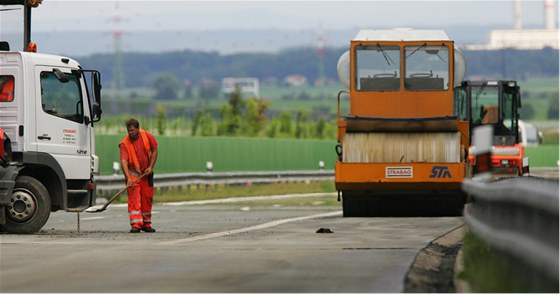 Dlníci opraví dva úseky D5 ve smru do Prahy. (Ilustraní snímek)