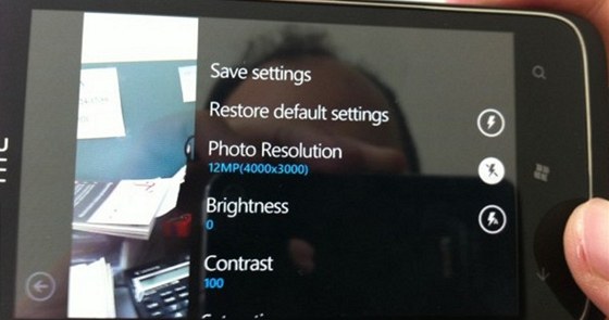 HTC s Windows Phone 7 a 12Mpix fotoaparátem