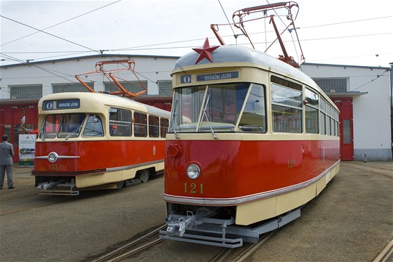 Dv nov zrekonstruované historické tramvaje vyrazí o víkendu do plzeských ulic.