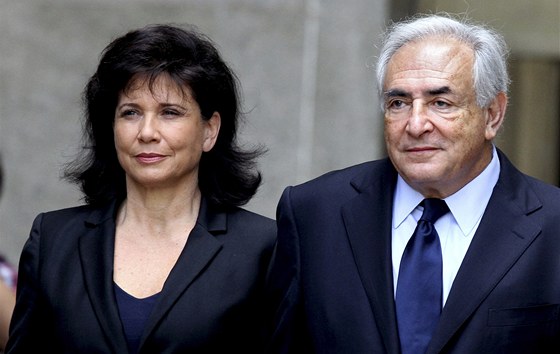 Strauss-Kahn a jeho manelka Anne Sinclairová chtjí poádat justici, aby zasáhla proti naruování jejich soukromí. Ilustraní snímek