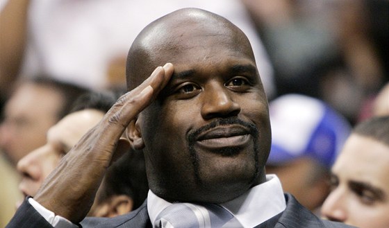 Shaquille O´Neal zdraví fanouky. 