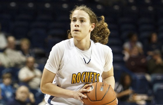 Izraelská reprezentantka Náma afirová v dresu univerzitního týmu Toledo Rockets.