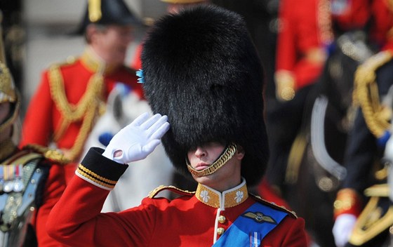 Princ William pi jízd královské gardy