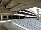 HLAVN TRIBUNA. Pohled na hlavn tribunu stadionu ve Lvov. V nejvych patrech budou klubov patra a VIP boxy.