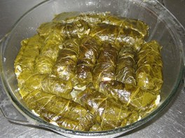 Dolmades se dus jenom 20 minut, pak se nechaj zvolna vychladnout.