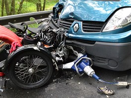 Tragicky skonila tvrten nehoda u Beova, motork na mst zemel a mladou dvku transportoval vrtulnk s tkmi zrannmi do nemocnice.