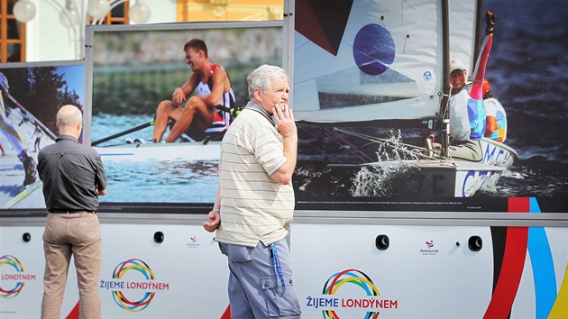 Na výstav ijeme Londýnem jsou k vidní  velkoformátové fotografie z olympiád.