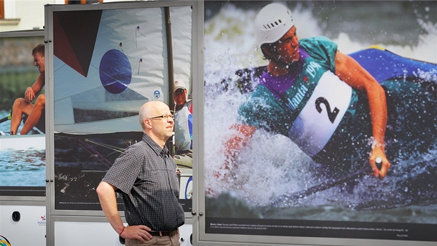 Na výstav ijeme Londýnem jsou k vidní  velkoformátové fotografie z olympiád.