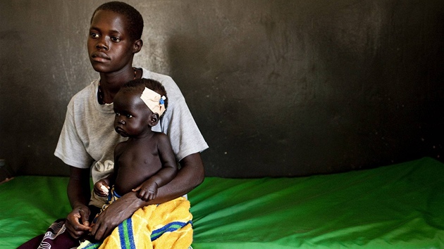 Afričanka s dítětem postiženým AIDS Afričanka s dítětem postiženým AIDS