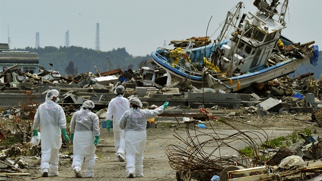 Po nehod jaderné elektrárny Fukuima zstala velká oblast Japonska ásten zamoena radioaktivitou. (bezen 2011) 