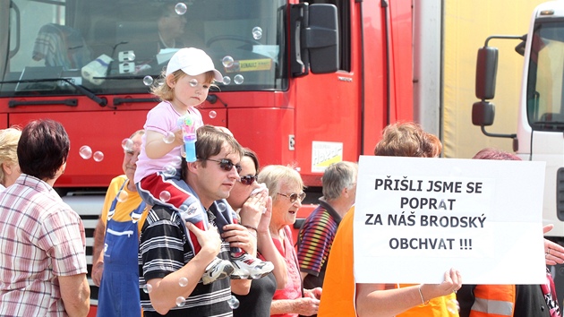 Nespokojení obyvatelé Havlíkova Brodu zablokovali frekventovanou silnici I/38.