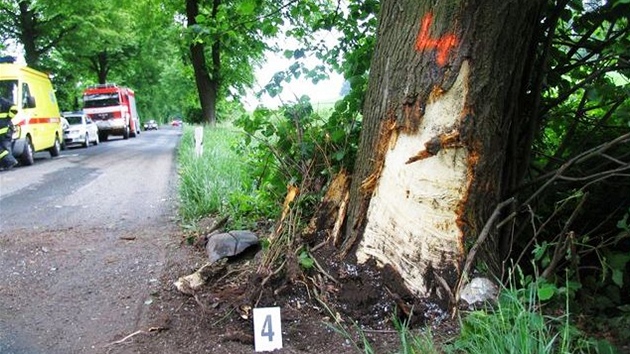 Opilý tyicetiletý idi vozidla koda Favorit mezi Olenicí a obcí Bystré na Blanensku  vyjel ze silnice a narazil do stromu. Pi nehod zemelo jeho tyleté dít.