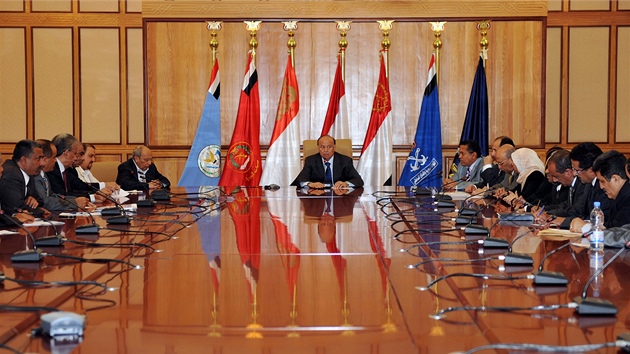 Jemenský viceprezident Abdar Rabbú Mansúr Hadí na schzi se leny vládní strany (6. ervna 2011)