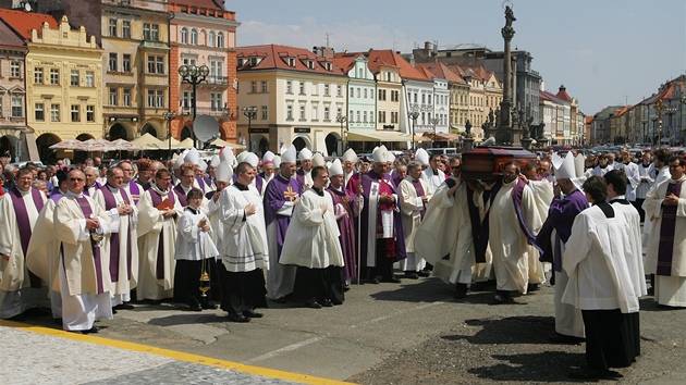 Poheb arcibiskupa Karla Otenáka v Hradci Králové (3., ervna 2011) 