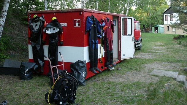 Kontejner s vybavením hasiských potáp