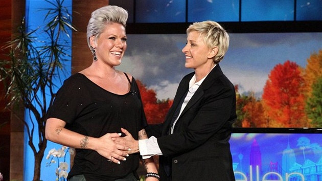 Zpvaka Pink potvrdila thotenství poprvé práv v The Ellen DeGeneres Show. 